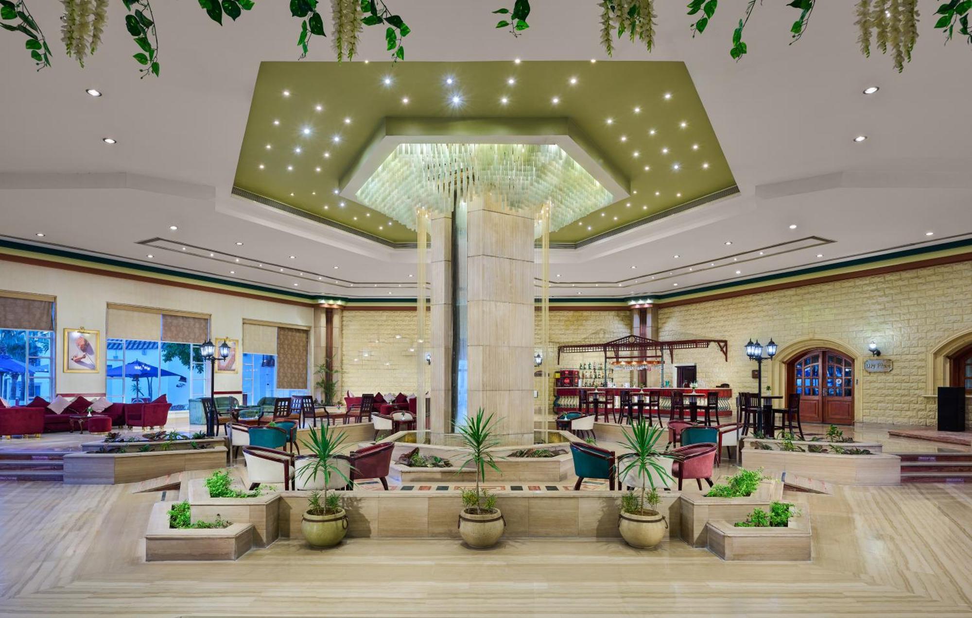 梦海滩度假村- 沙姆沙伊赫 外观 照片 The lobby of the hotel