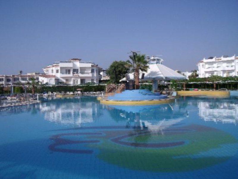 梦海滩度假村- 沙姆沙伊赫 外观 照片 The resort's main pool