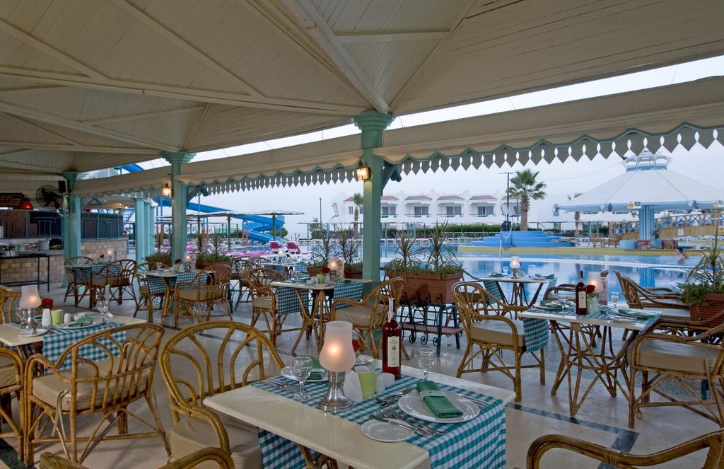 梦海滩度假村- 沙姆沙伊赫 外观 照片 The poolside restaurant at the hotel