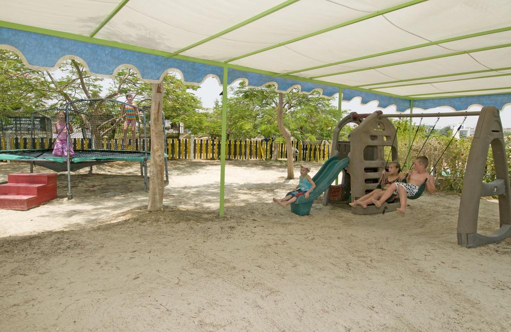 梦海滩度假村- 沙姆沙伊赫 外观 照片 Playground at the zoo